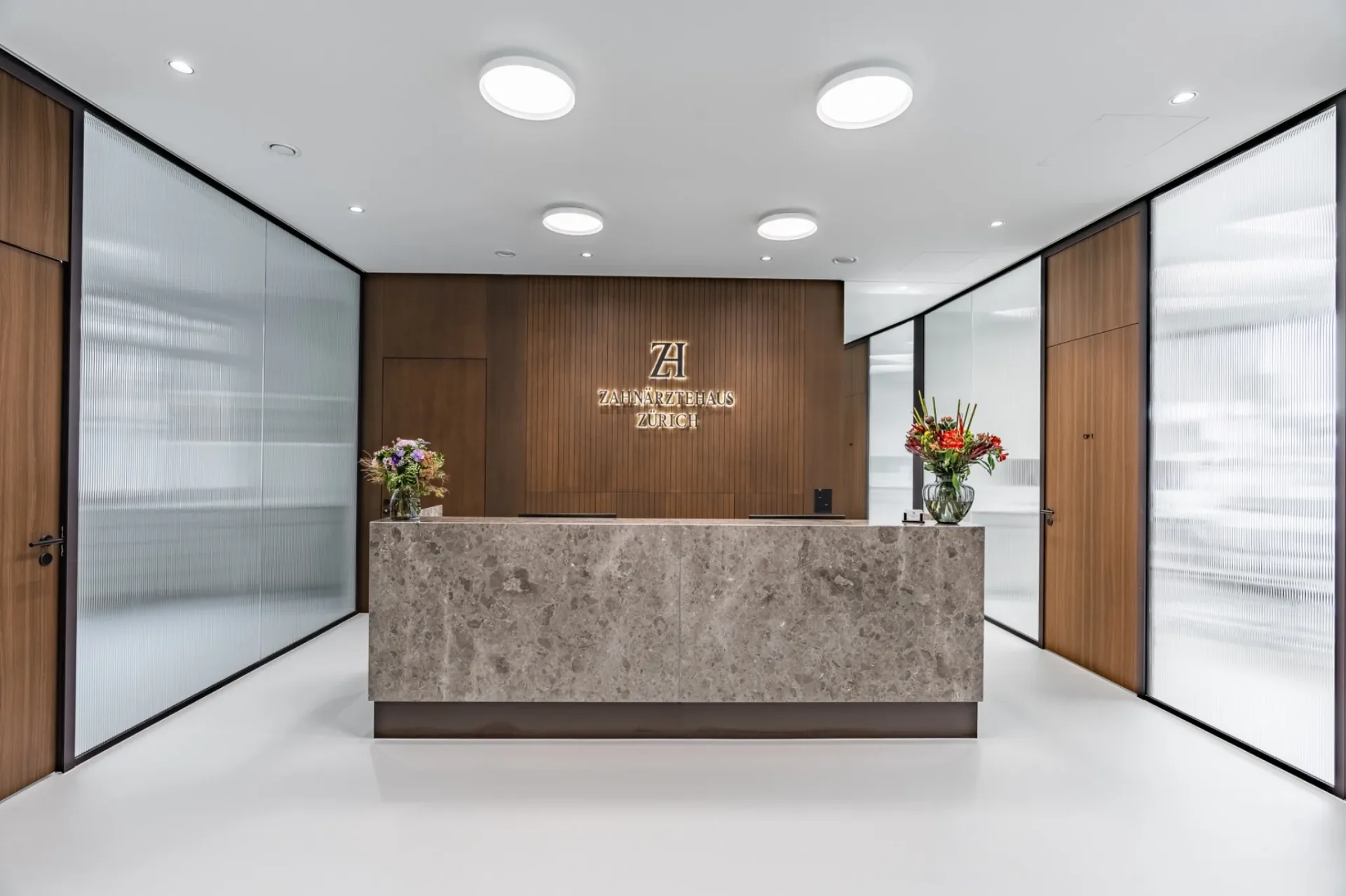 Empfangsbereich Zahnarztpraxis Zürich – Zahnärztehaus Zürich Talstrasse 80